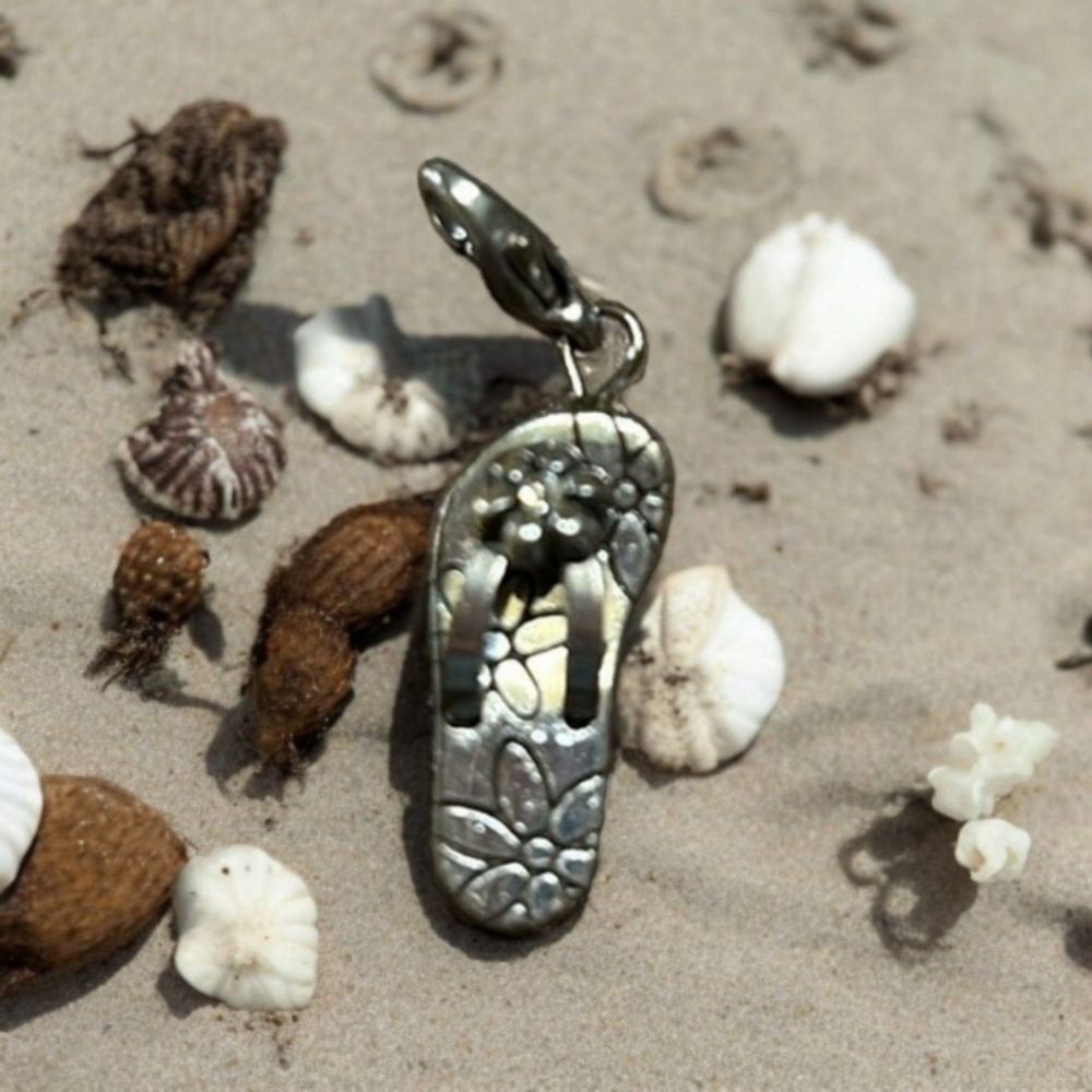 Brighton, toggle, sandal charm